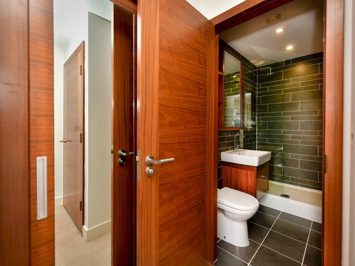 Pass The Keys Super Central Spacious 2 Bed Apartment With Parking Cardiff Luaran gambar