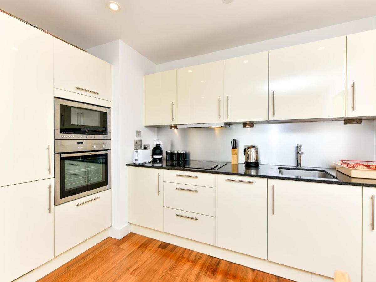 Pass The Keys Super Central Spacious 2 Bed Apartment With Parking Cardiff Luaran gambar